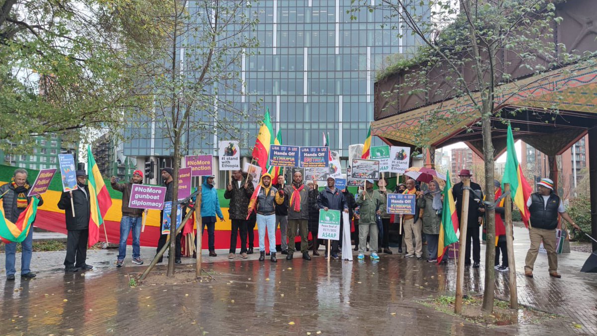 JamalMOsman's tweet image. Some of the photos from the #Ethiopian protestors in London. Their messages:
#NoMore gunboat diplomacy
#NoMore Sanctions
Hands off Ethiopia