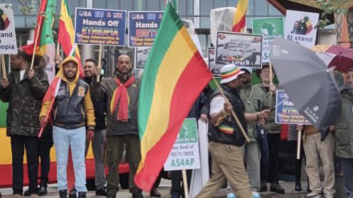 JamalMOsman's tweet image. Some of the photos from the #Ethiopian protestors in London. Their messages:
#NoMore gunboat diplomacy
#NoMore Sanctions
Hands off Ethiopia