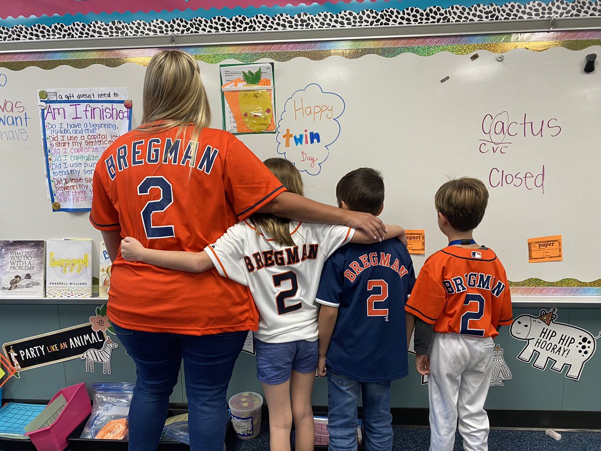 MrsBBondy's tweet photo. Way to go @astros these 2nd grade students loved learning all things Astros! @KTuck30 with the game winning catch! @ABREG_1 @SampsonElem https://t.co/GkQRl9zsAS