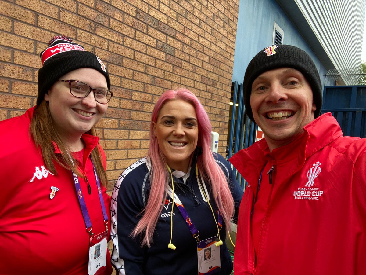 GphgMike's tweet photo. Loved volunteering at the historic and inclusive @RLWC2021. Met some amazing new friends at my 4 games. Sharing the pitch and singing the national anthem with @KensingtonRoyal is a memory for life. Fingers crossed the English men, women and wheelchair teams bring the cups home. https://t.co/y5GBsUdlQn