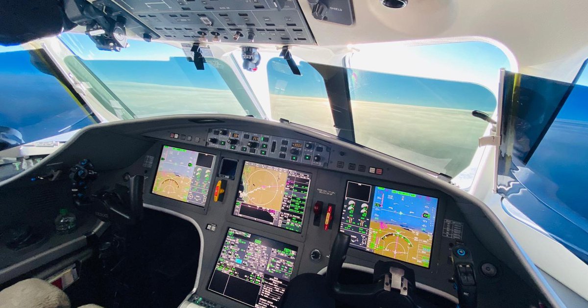 DassaultFalcon's tweet photo. A birds-eye view from a #Falcon2000LXS cockpit.
📷 by Falcon pilot Ross Chapman.
#iFlyFalcon https://t.co/HuJf8GK44U