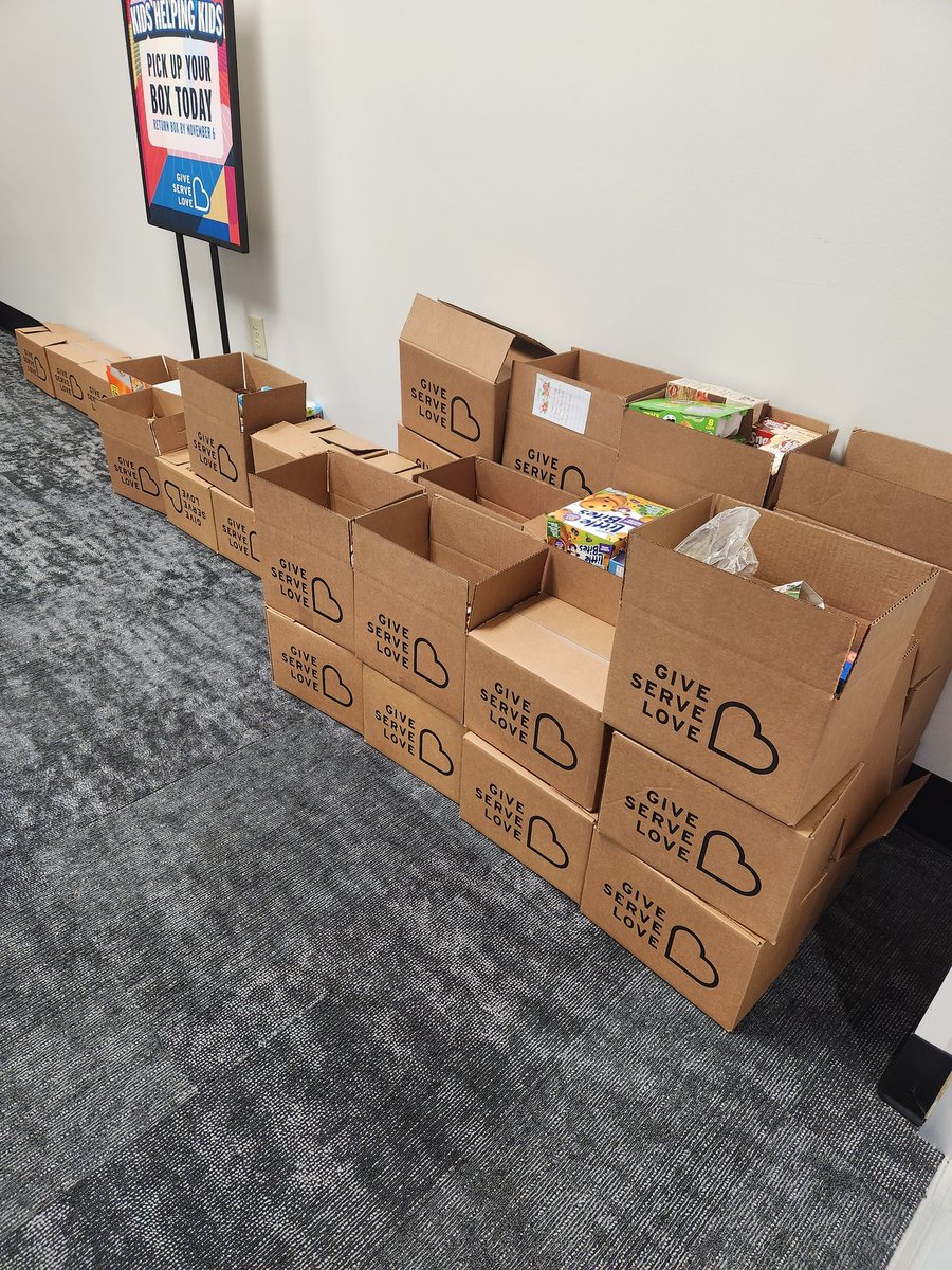 TheJenJMartin's tweet photo. I ❤️ my church! These donated snacks are being divided between Flippen Elementary &amp; Eagles Landing Middle. #FORtheSouthside #WellnessHCS https://t.co/h73tRZgZaG