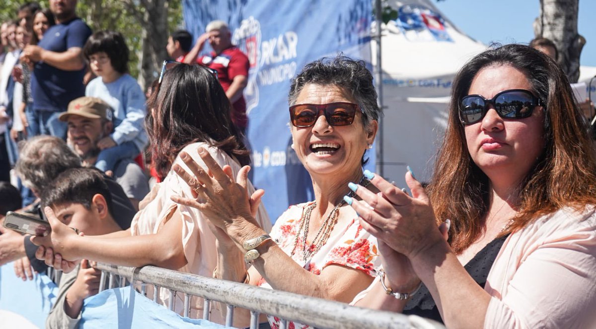 FedericoAchaval's tweet photo. Junto a familias, escuelas, clubes e instituciones celebramos la 7ma Fiesta Mayor de #Manzone.

Qué alegría encontrarnos con una comunidad que se une a través de sus valores y su identidad. https://t.co/XFu3udcEOT