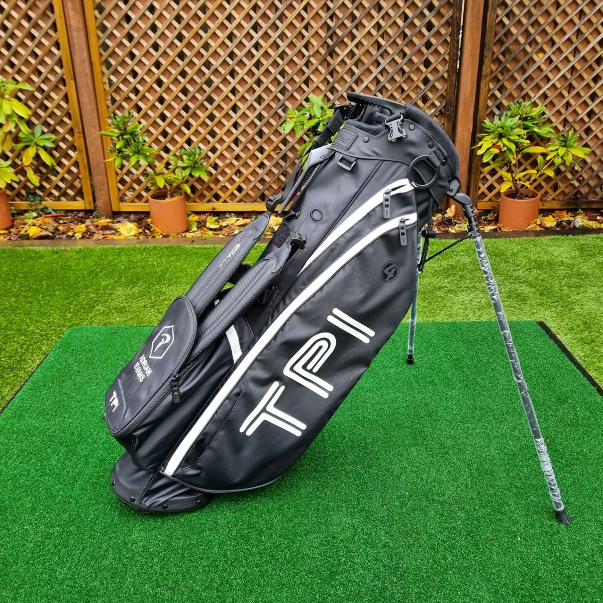 AdrianEvansGolf's tweet photo. Absolutely chuffed to have received my new personalised @MyTPI Certified @Titleist Players 4 stand bag, ready for next season. Big year ahead as I turn 50!!
#MyTPI #TPICertified #Golf #YourGameStartsHere #bodyswingconnection #Titleist @TitleistEurope #TeamTitleist https://t.co/KMe5ioPFO8