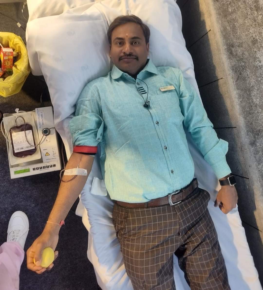 VistaraNews's tweet photo. ಮೆಘಾಲೈಟ್ ಕಂಪನಿಯ ಸಿಇಒ ವೇಣು ಪೊಟ್ಟ, ಅಕೌಂಟೆಂಟ್ ಶಿವಕುಮಾರ್,ಅಕೌಂಟೆಂಟ್ ಲಕ್ಷ್ಮೀ, ಮಾರ್ಕೆಟಿಂಗ್ ಹೆಡ್ ರವಿಚಂದ್ರ ಅವರೂ ಸೇರಿ ಸಂಸ್ಥೆಯ ಅನೇಕ ಉದ್ಯೋಗಿಗಳು ವಿಸ್ತಾರ ಕನ್ನಡ ಸಂಭ್ರಮ ಕಾರ್ಯಕ್ರಮದಲ್ಲಿ ರಕ್ತದಾನ ಮಾಡಿದರು.
#vistaranewslaunch #vistarakannadasambhrama #ವಿಸ್ತಾರಕನ್ನಡಸಂಭ್ರಮ #ವಿಸ್ತಾರನ್ಯೂಸ್ #megalite https://t.co/MkfayBxSZE