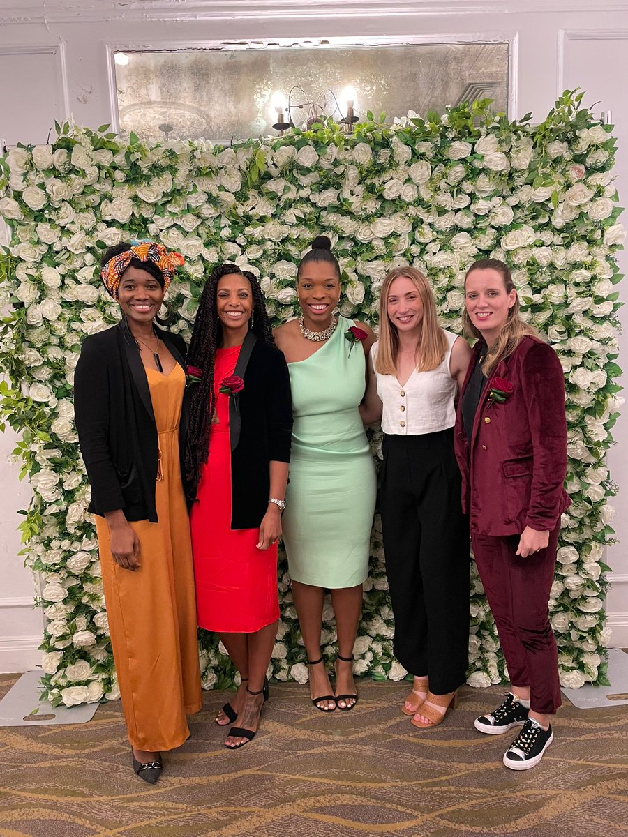 StcyJyneFrancis's tweet photo. It was great to be @ the @englandnetball #OneAwards & a privilege to present Colette Thomson MBE w/ a Special Recognition Award! Having contributed to the game @ every level across such a sustained period of time, her impact & legacy will cont to show for more years to come ✨️ https://t.co/ppda9Fqbm4