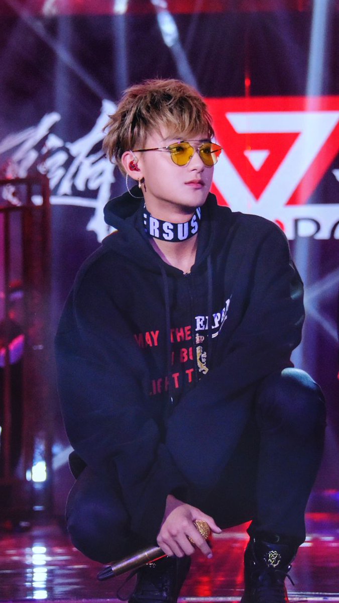 YourDailySM's tweet photo. Your daily dose of EXO. #YourDailySM #EXO #SMEntertainment #Scheduled @weareoneEXO https://t.co/zrSss4GqRB