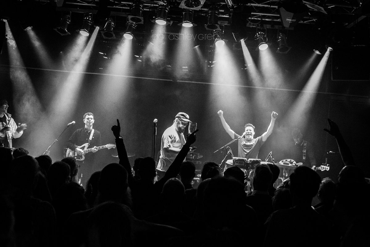 ashleygrebphoto's tweet photo. Second @SmooveTurrell show yesterday, at 21.00 with great lights & sound, a proper club night at @Mezz_Breda... the full Northern Coal @ChakaKhan Experience.
#smoove #turrell #northerncoalmusic #soul #funk #livemsuic #chakakhan #mezz #breda https://t.co/KbCOLZcMCo