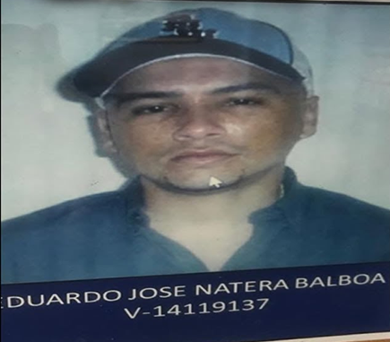 InforTvenezuela's tweet photo. Durante un operativo,5 Helicópteros fueron decomisados por la Guardia Nacional (GNB) a la banda de delincuentes liderada por Eduardo Balboa alias "El Run" o "El Pelón" en Tumeremo,edo Bolívar.
Tambien decomisaron 1 avioneta de la Fuerza Aérea Venezolana.
Aunque parezca insólito!! https://t.co/KaXymdHMGX