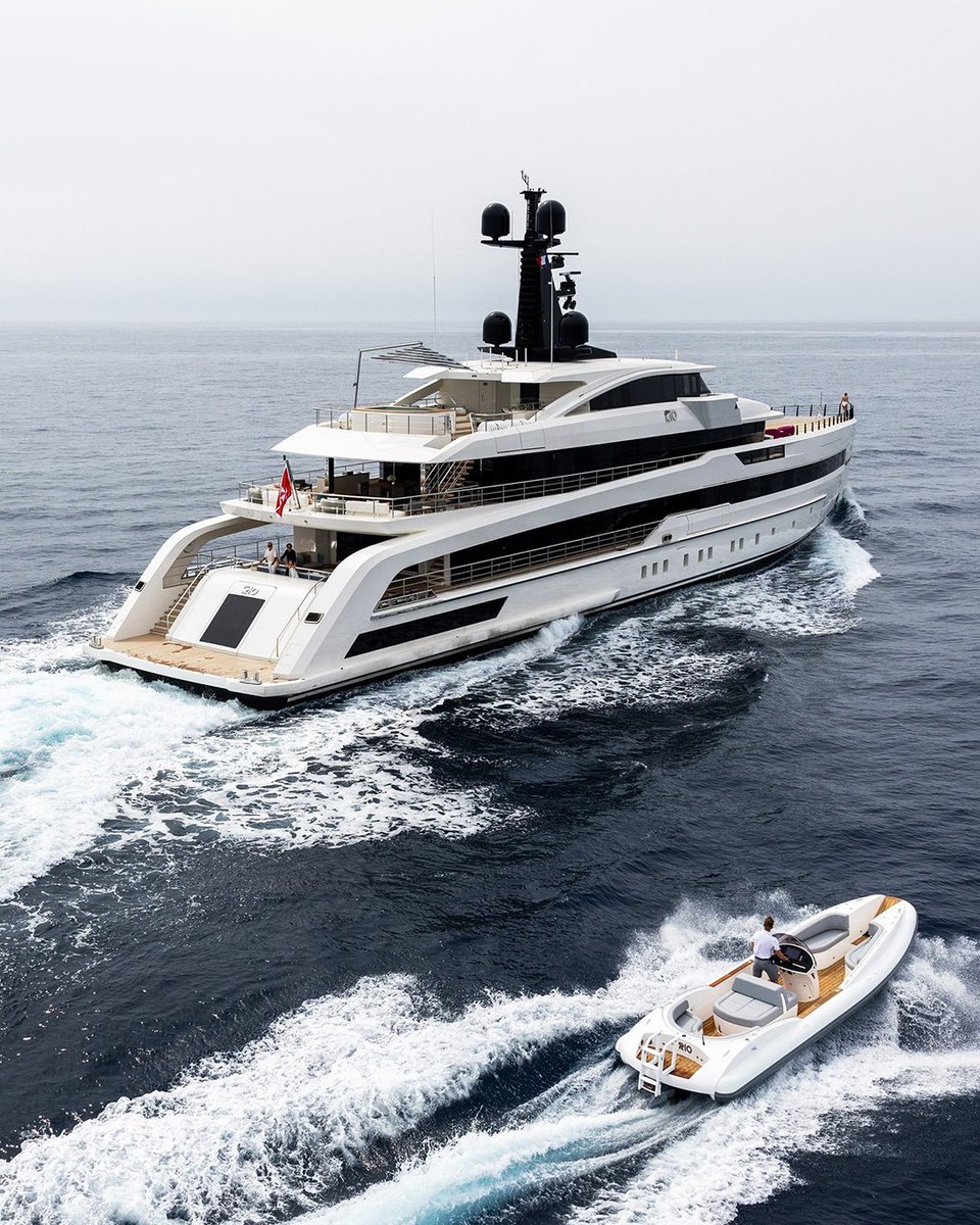 CRN Yachts tweet media