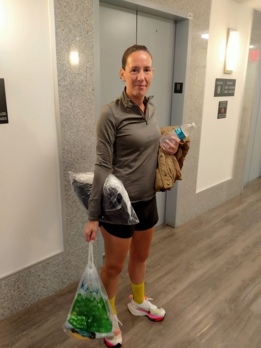 tonhodiaz's tweet photo. 5:45 am Empieza la aventura. @irialagaron #newyorkmarathon #RunIriaRun https://t.co/JUiSLbsIvO