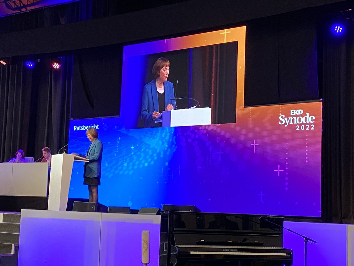 JacobJoussen's tweet photo. Die #ekdsynode beginnt ihr Tagen. Nach Bericht der #praeses der Synode @AnnaHeinr nun die #ratsvorsitzende der @EKD https://t.co/v9hXqZJnyU