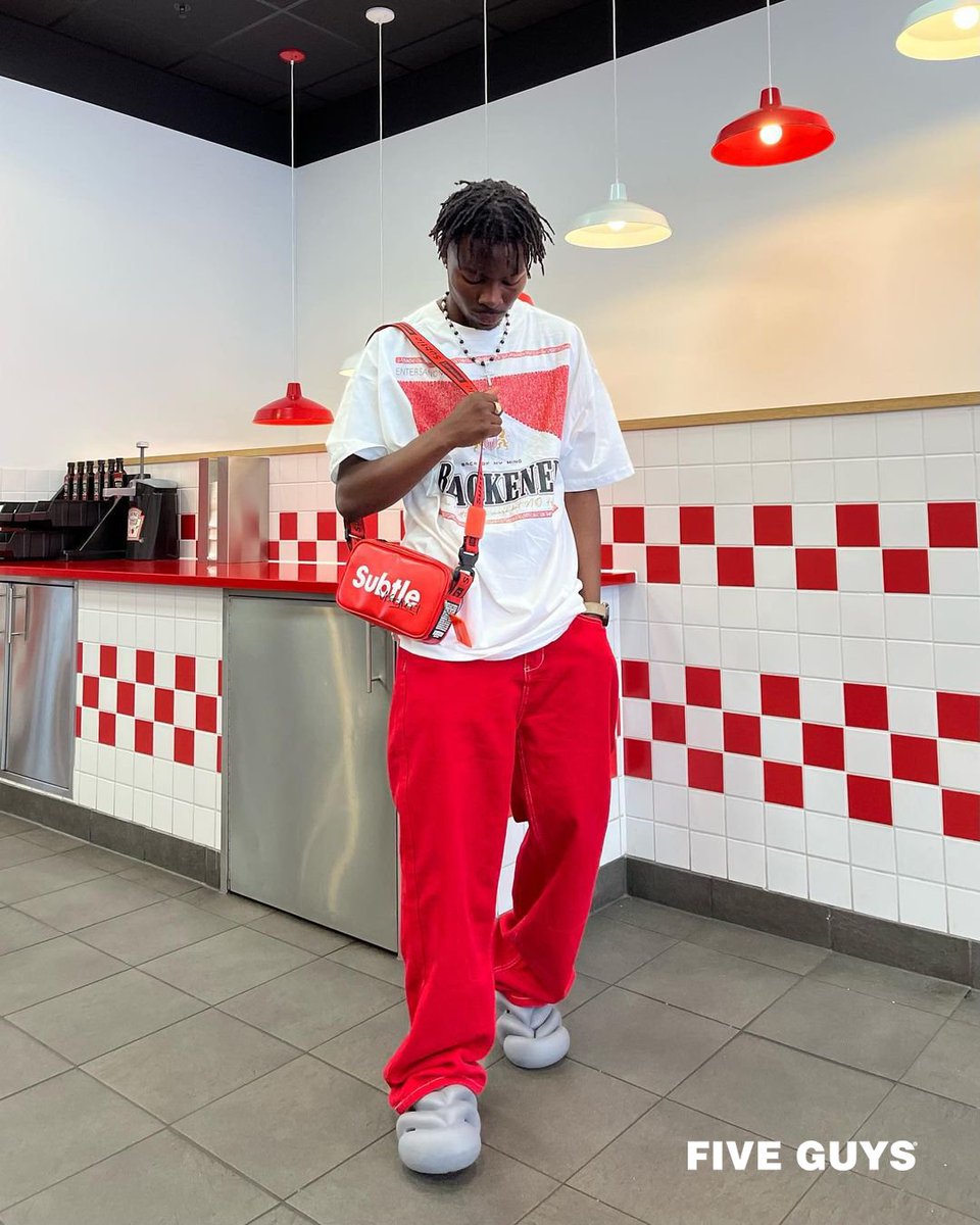 Fall fits at Five Guys Brussels! A couple of our recent faves. Which one do you like best? (📸 : koffi_gue, lookwell.r, marius_folley, thierry23_og | Instagram)
________
#fiveguysbe #fiveguys #5guys #burgersandfries #milkshakes