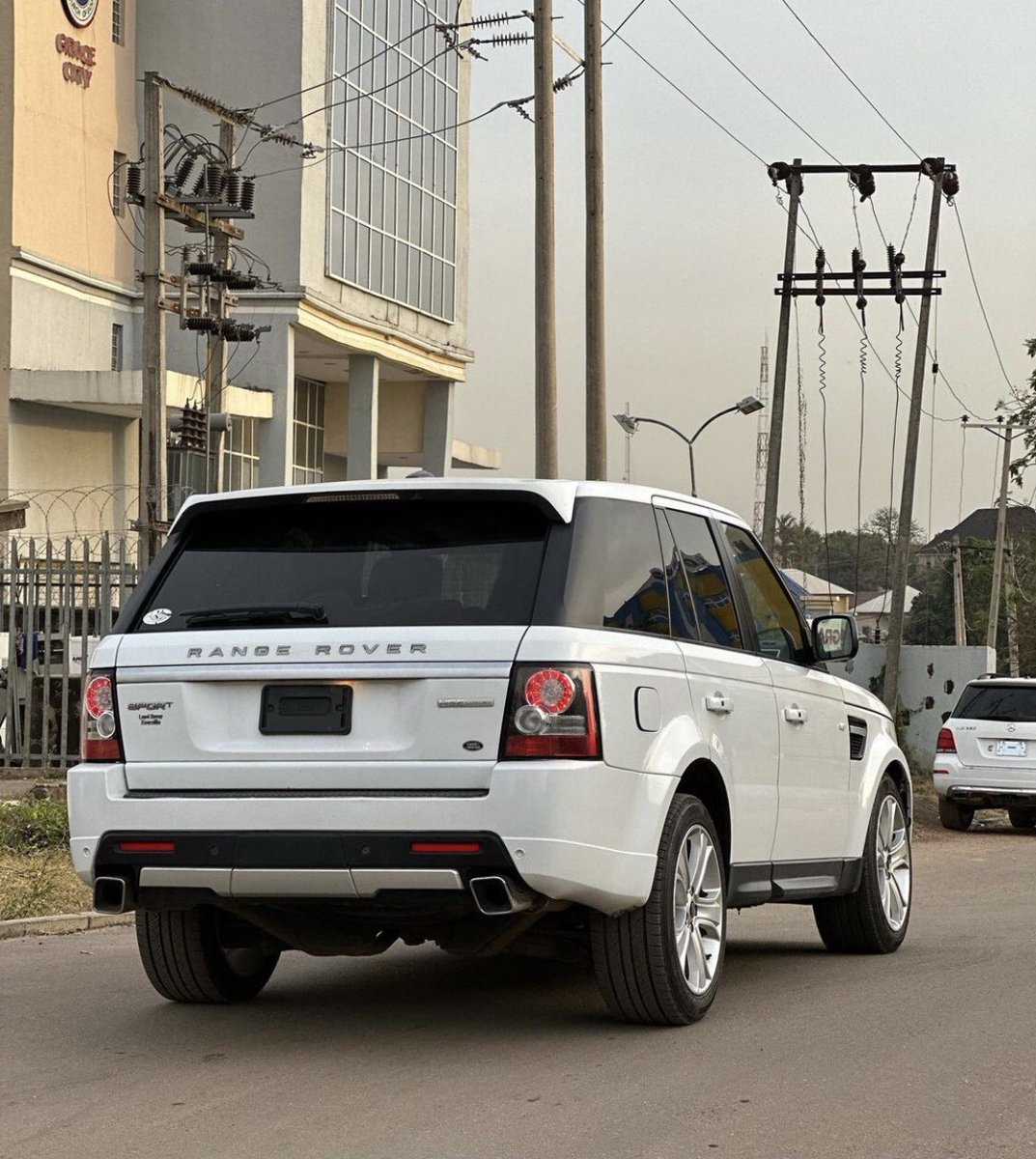 Automall_ng's tweet photo. Foreign used Range Rover sports 2013 model
Original duty
Price:12.5m
Location: Abuja
#AsuuStrikeUpdates #Kogi #Nyash Thiefnubu #Conua #Zulum
@Waspapping_ @Mvnaaa___ @__yellows @el_uthmaan @RahmahMlm @aisha_yaGuda @hamza_bin_musa @Arewa_Business_ @arewacycle @yhakz39 https://t.co/4mh3ZzzlDF