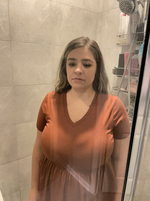 Thoughts before I spray milk everywhere for a video:   &ldquo;These are getting really big and really heavy&hellip;&rdquo;  &ldquo;I&rsquo;m<a href="/tag/newprofilepic"class="tags"><span>#newprofilepic</span></a>