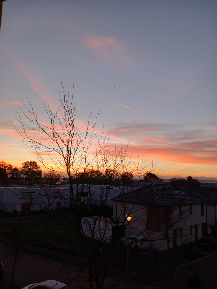 MaryMarieAH's tweet photo. Mmmm ๐๐Ce matin au rรฉveil ๐๐
#grateful #ThanksGod #BeautifulWorld #Sky #GoodMorningTwitterWorld #Thanks4Follow #photo #LesPetitsBonheursDuQuotidien #Melodie68๐น#Lifestyle
#LifeIsBlessing #lifeisagift https://t.co/X8xUM86QyZ
