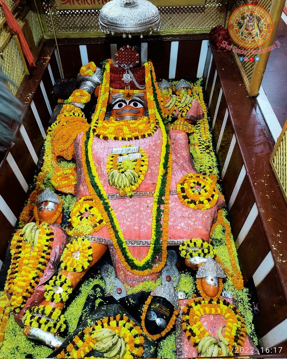 ShriBadeHanuman's tweet photo. आज दिनाँक 06/11/2022 दिन #रविवार को Shri Bade Hanuman जी महाराज के श्रृंगार आरती दर्शन।

#श्री_बड़े_हनुमान_जी #ShriBadeHanumanJi  #लेटे_हनुमान_जी #Letehanumanji #प्रयागराज #Prayagraj #ShriBadeHanumanJiTemple #sangam #संगम https://t.co/9krvrCOfL5