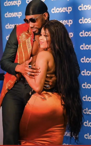 DeelahJewel's tweet photo. To his girlfriend Chi Chi, he is a support system to her by supporting her in all her endeavors to be a better and more successful woman. He is a man that lets her woman shine. A supportive fave I stan
THE FRAGRANCE BOY
MAN LIKE DEJI
#wemissyoudejimorafa
#DejiMorafa
#bbnaija https://t.co/PfvXtJ7NnP