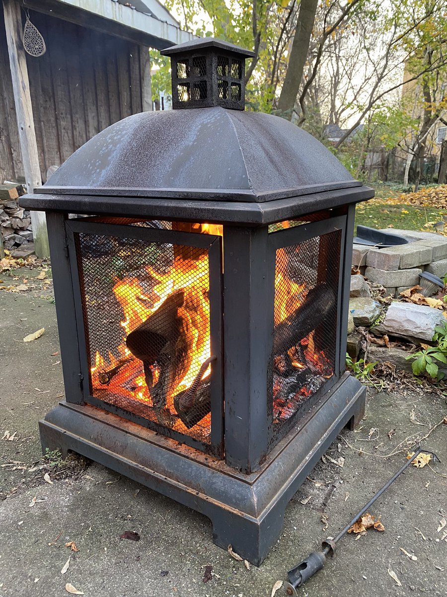 Sandy_Berg_'s tweet photo. Roasting marshmallows in #SummerinNovember
#ygk https://t.co/Gvs5b5vPT7