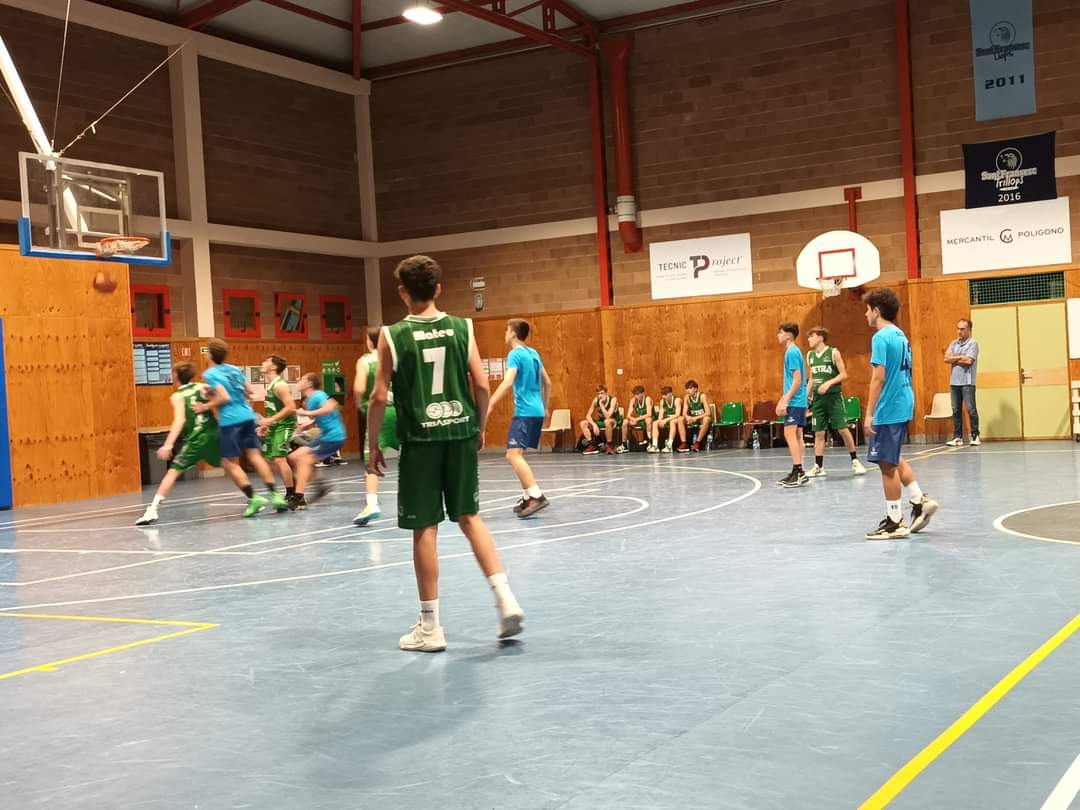 LlopsInca's tweet photo. 📷 JÚNIOR 
Sant Francesc Llops d'Inca 3️⃣3️⃣🆚6️⃣9️⃣ CB Petra.

💪🏾🐺 #AmuntLlopsInca
#SantFrancescLlopsInca 
#SomEquip 
#IllesDeBàsquet https://t.co/tE2tNzH2Bl