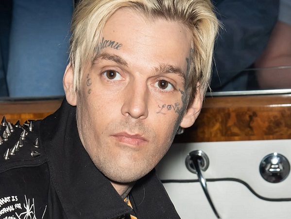 #Entretenimiento Hallaron muerto al cantante Aaron Carter en su vivienda
rumberanetworkmiami.com/hallaron-muert…