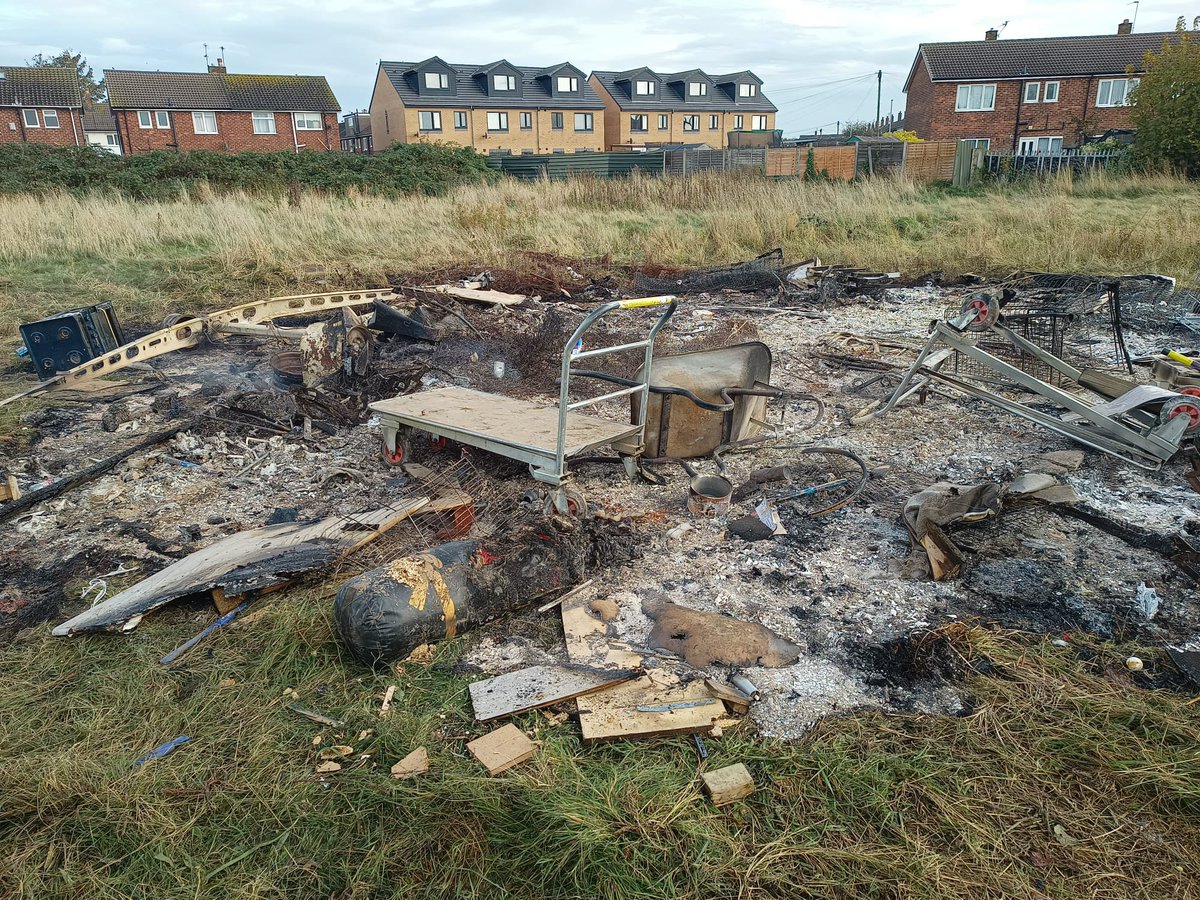 Your local Labour Action Team was out and about in Leasowe this morning. We will be getting cleared:
• The dumped mattress (left)
• Debris from the field by the Addy.