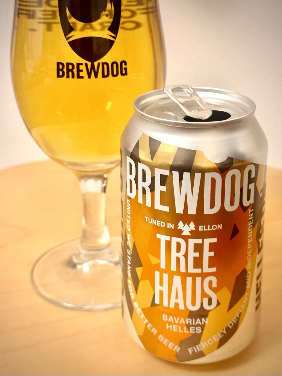 wyamazak's tweet photo. IPAばかり飲んでると、たまにラガーが飲みたくなる。そんなときは大体 #BrewDog #LostLager だけど、今夜は冷蔵庫にストックしてた、#TreeHaus 。ドイツでなくアメリカンホップで一味違う。
このバリエーションがBrewDogの良さ。
#BavarianHelles
#BrewDogPunks
#六本木は明後日行く
#クラフトビール https://t.co/nUIqcqd2dR