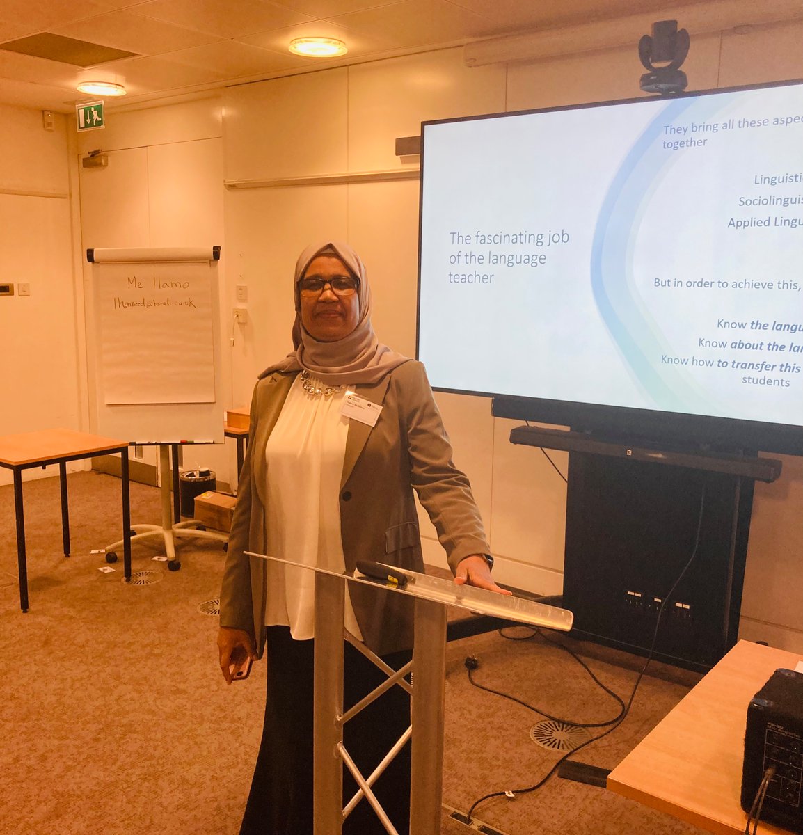 HalimaBahou's tweet image. Attending Arabic Autumn Institute organised by @britishcouncil and @QFIntl 
Photos of @BotonesSalgado presenting “giving students wings” and @rashasoliman04   
giving “an introduction to sociolinguistics and varieties of Arabic