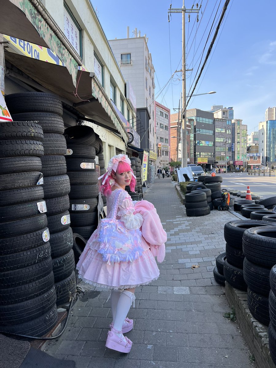 seol_kee's tweet photo. K-Lolita💕🐇🐈‍⬛💕

설구냐구 크로스. . . 
오늘도 깜즥한 한국의 스트릿 로리타 ♥(⸝⸝⸝ᵒ̴̶̷̥́ ᵕ ก̀⸝⸝⸝)ෆ https://t.co/qnsmxe6gLO