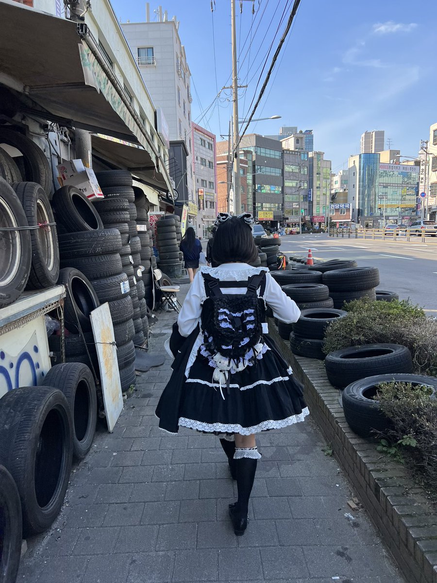 seol_kee's tweet photo. K-Lolita💕🐇🐈‍⬛💕

설구냐구 크로스. . . 
오늘도 깜즥한 한국의 스트릿 로리타 ♥(⸝⸝⸝ᵒ̴̶̷̥́ ᵕ ก̀⸝⸝⸝)ෆ https://t.co/qnsmxe6gLO
