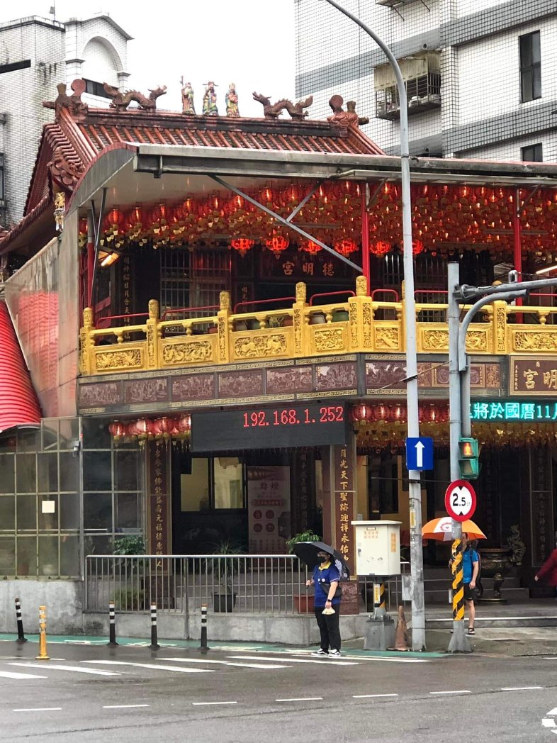 on-twitter-worst-restaurant-name-ever