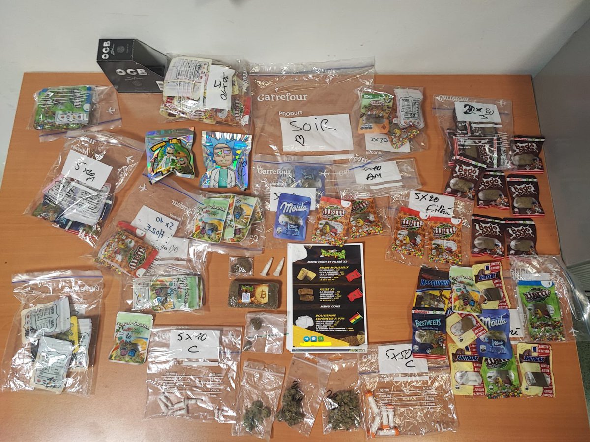 Prefet34's tweet image. Bravo👏 aux policiers de la #CRS4  @PoliceNationale pour la très belle saisie réalisée hier soir ds la cité Rosa Parks Montasinos #Montpellier 
▪️244 g herbe de cannabis
▪️473 g résine de cannabis
▪️22 g cocaïne
Le travail continue s/ les points de deals pour casser les trafics❗️
