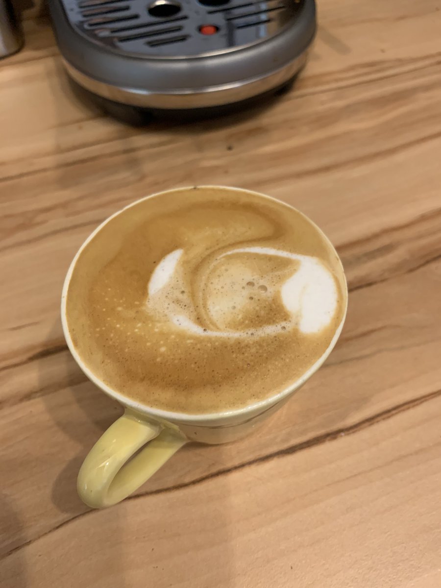 flograttarola's tweet image. Savoy’s vs our own flat white #expectationReality 😌😂