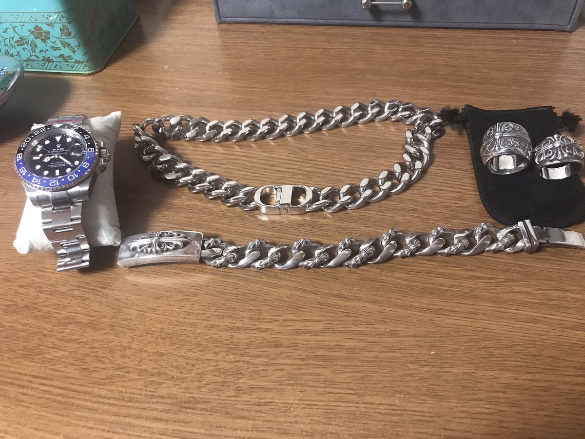 今持ってるアクセサリー達お気に入りです。ネックレスがディオール、指輪、ブレスレットがクロムハーツ、時計がロレックス
#アクセサリー好き
#ディオール
#クロムハーツ
#ロレックス