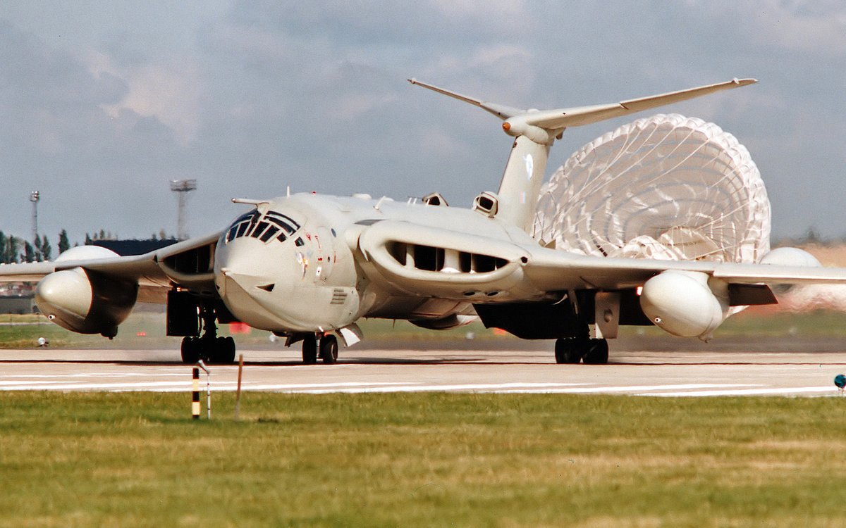 Shaun Connor (@av698) on Twitter photo Royal Air Force Victor K2 XH672 from 55 Sqn, arriving at Finningley for the 1993 Airshow. Now preserved at the RAF Museum Cosford. <a href="/RoyalAirForce/">Royal Air Force</a> @coldwaraircraft <a href="/AvHistorian/">TheAviationHistorian π¬π§ πΊπ¦</a> <a href="/RAFMUSEUM/">RAF Museum</a> #aviationphotography #VictorK2 #HandleyPage #55Sqn #Finningley Royal Air Force Victor K2 XH672 from 55 Sqn, arriving at Finningley for the 1993 Airshow. Now preserved at the RAF Museum Cosford. <a href="/RoyalAirForce/">Royal Air Force</a> @coldwaraircraft <a href="/AvHistorian/">TheAviationHistorian π¬π§ πΊπ¦</a> <a href="/RAFMUSEUM/">RAF Museum</a> #aviationphotography #VictorK2 #HandleyPage #55Sqn #Finningley