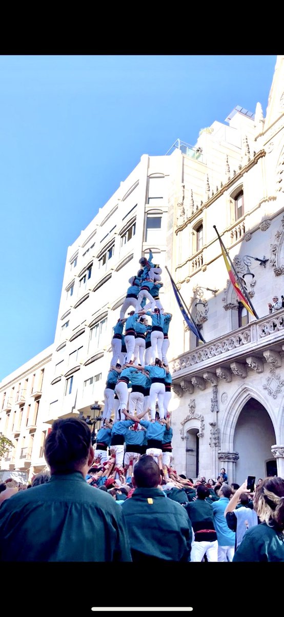 Bona diada amics <a href="/CDTerrassa/">Castellers de Terrassa</a>  #tonsisonsturquesa