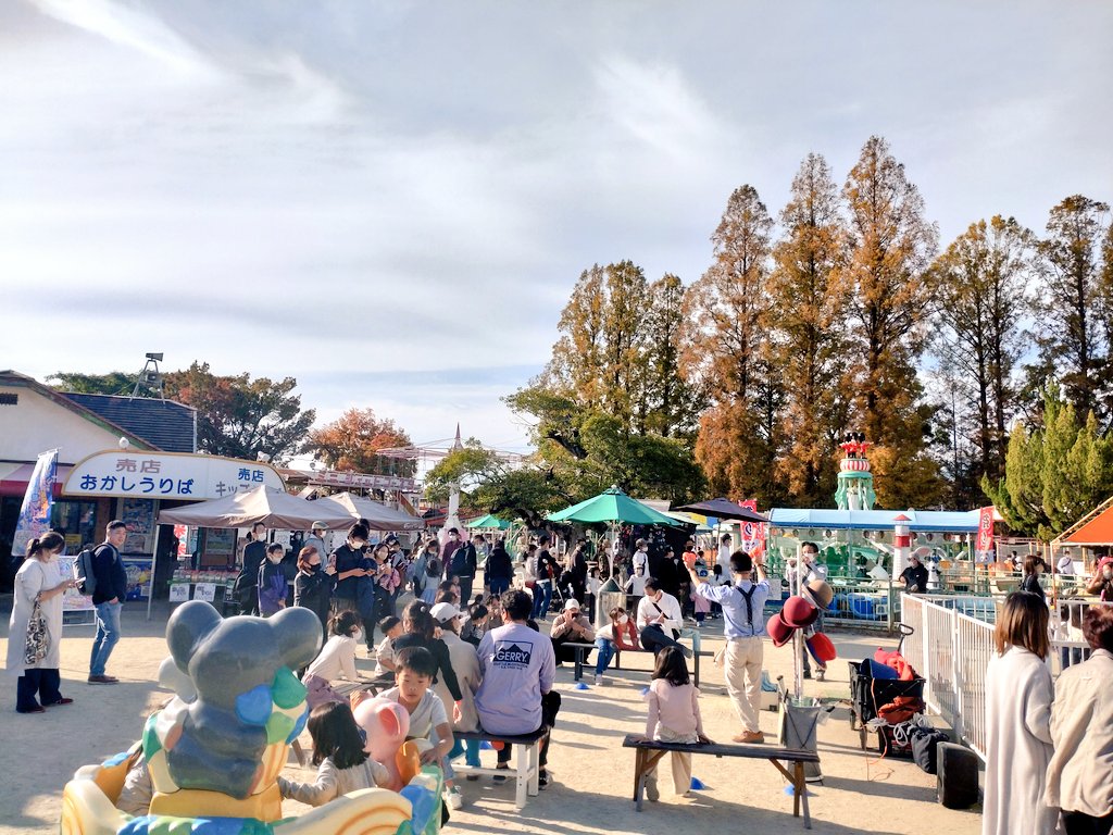 sai_kisaragi's tweet photo. 佐賀市内にある神野公園こども遊園地
何が変わったのかびっくりするくらい賑やかな場所に変わっていた

以前は土日祝でも閑古鳥だったのに
何やらちょっと昔から変わったらしい
凄い変化 https://t.co/7R1ZHmUcHH