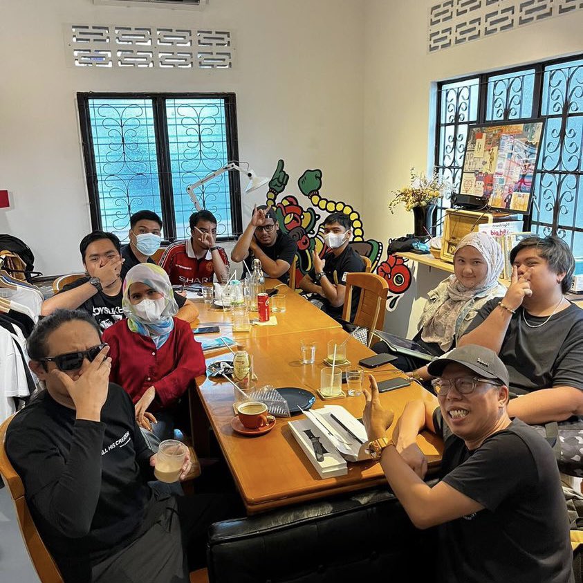 hey wassup bro 🤜🏻🤛🏻 nice place <a href="/elynnzo/">Ellina Amin</a>