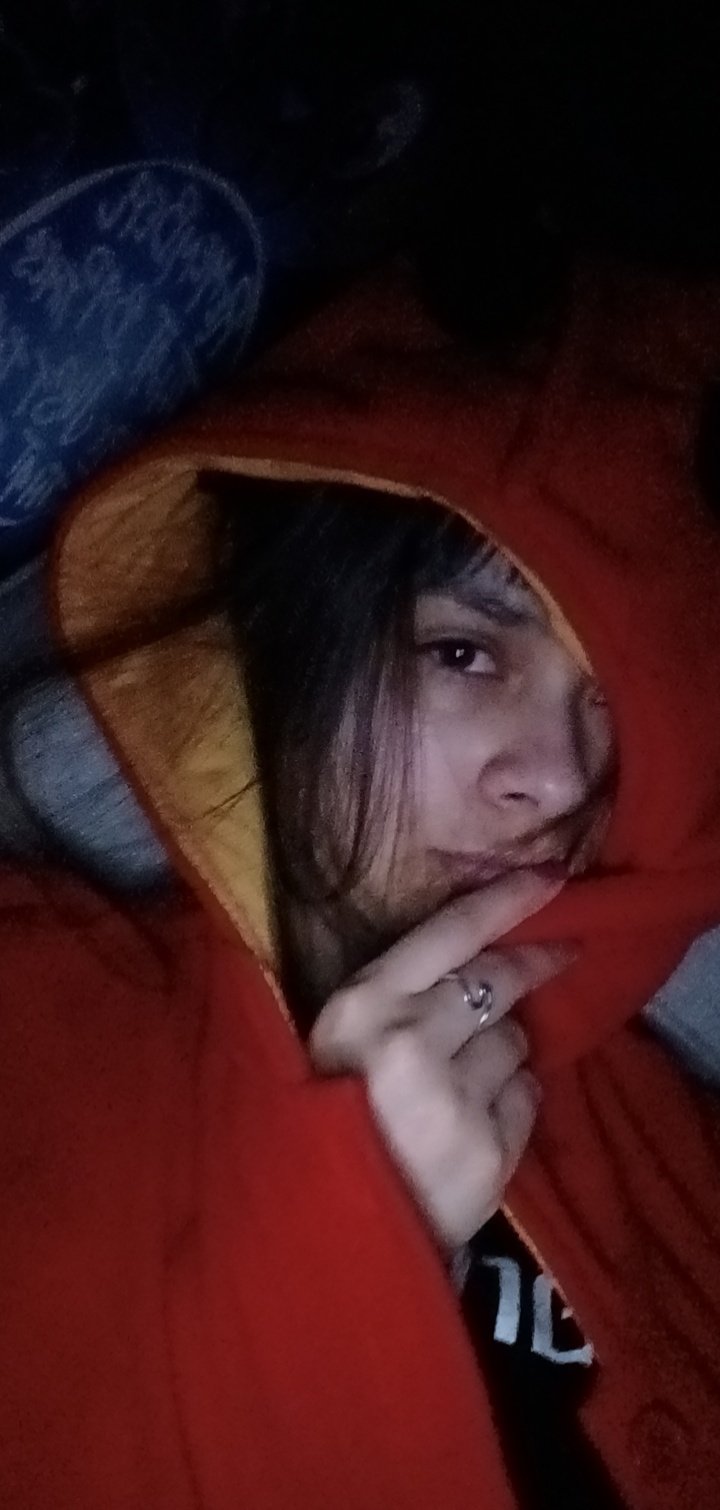 sushimewew-on-twitter-lolafontanaxxx-i-m-using-it-as-a-blanket-3