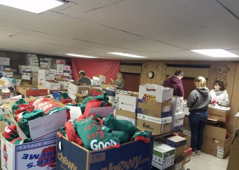 brianasmithnews's tweet image. COMING UP ON KD SUNDAY SPOTLIGHT: We’re dedicating November to our military members.❤️

Today we’ll take you to Ellport where sisters &amp;amp; volunteers prepare thousands of packages for our nation’s heroes overseas! 🤍

Why? Tune into @KDKA until 9 to meet the Yellow Ribbon Girls!💙