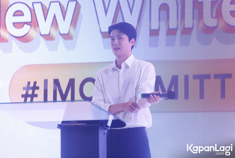 KapanlagiKorea's tweet photo. Vibe lagi seminar sih kalau ini ๐
#Sehun #SehunxWhitelab #ScientistGanteng #KetemuSehunTertib @weareoneEXO https://t.co/dZV4pK0RQ1