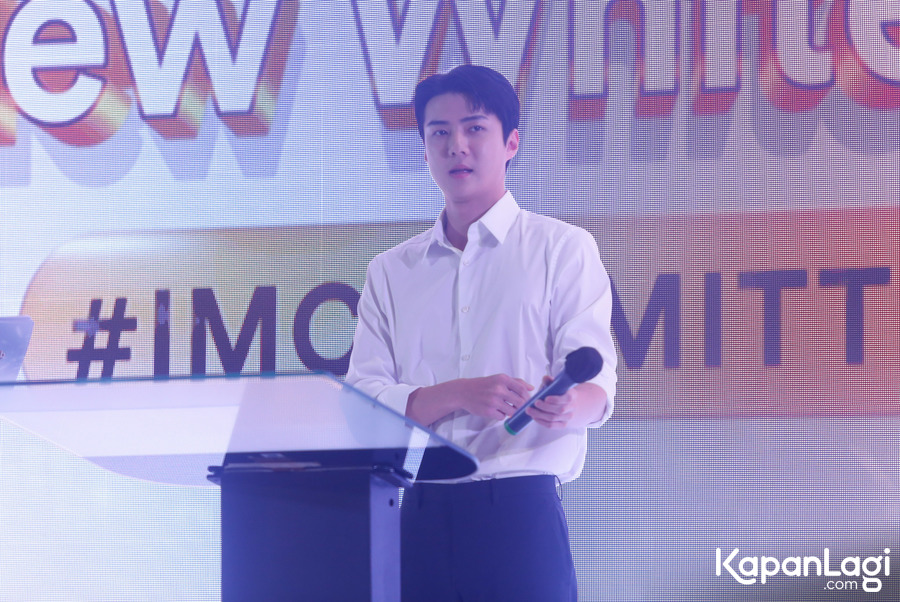 KapanlagiKorea's tweet photo. Vibe lagi seminar sih kalau ini ๐
#Sehun #SehunxWhitelab #ScientistGanteng #KetemuSehunTertib @weareoneEXO https://t.co/dZV4pK0RQ1