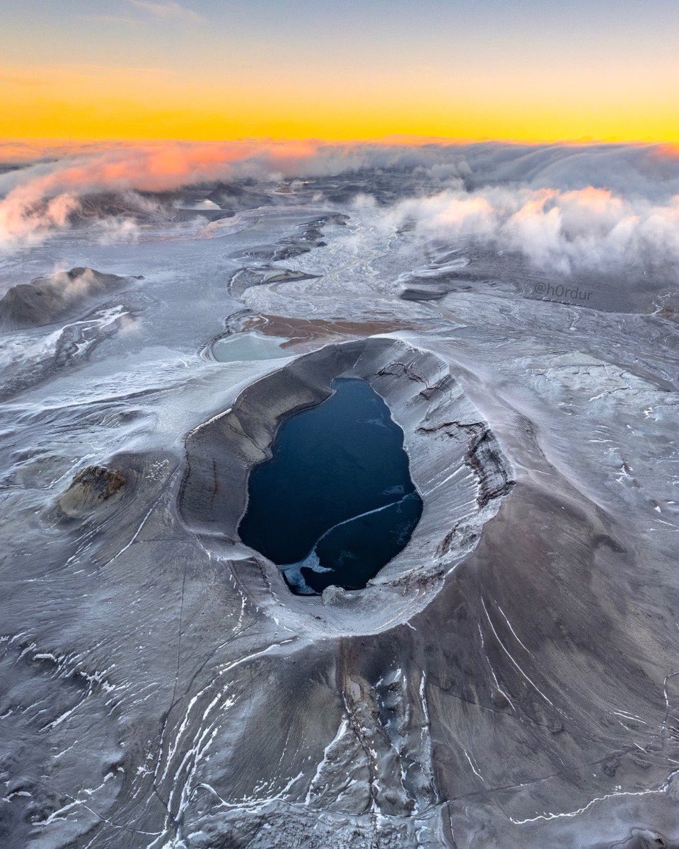 Last weekend, I visited the Highlands of Iceland, hoping to capture this crater lake with frozen ground at sunrise. After a cold night in my car, I woke up at 6 AM and waited for sunrise. I was freezing, but completely forgot about it as soon as I sent the drone up ❄️