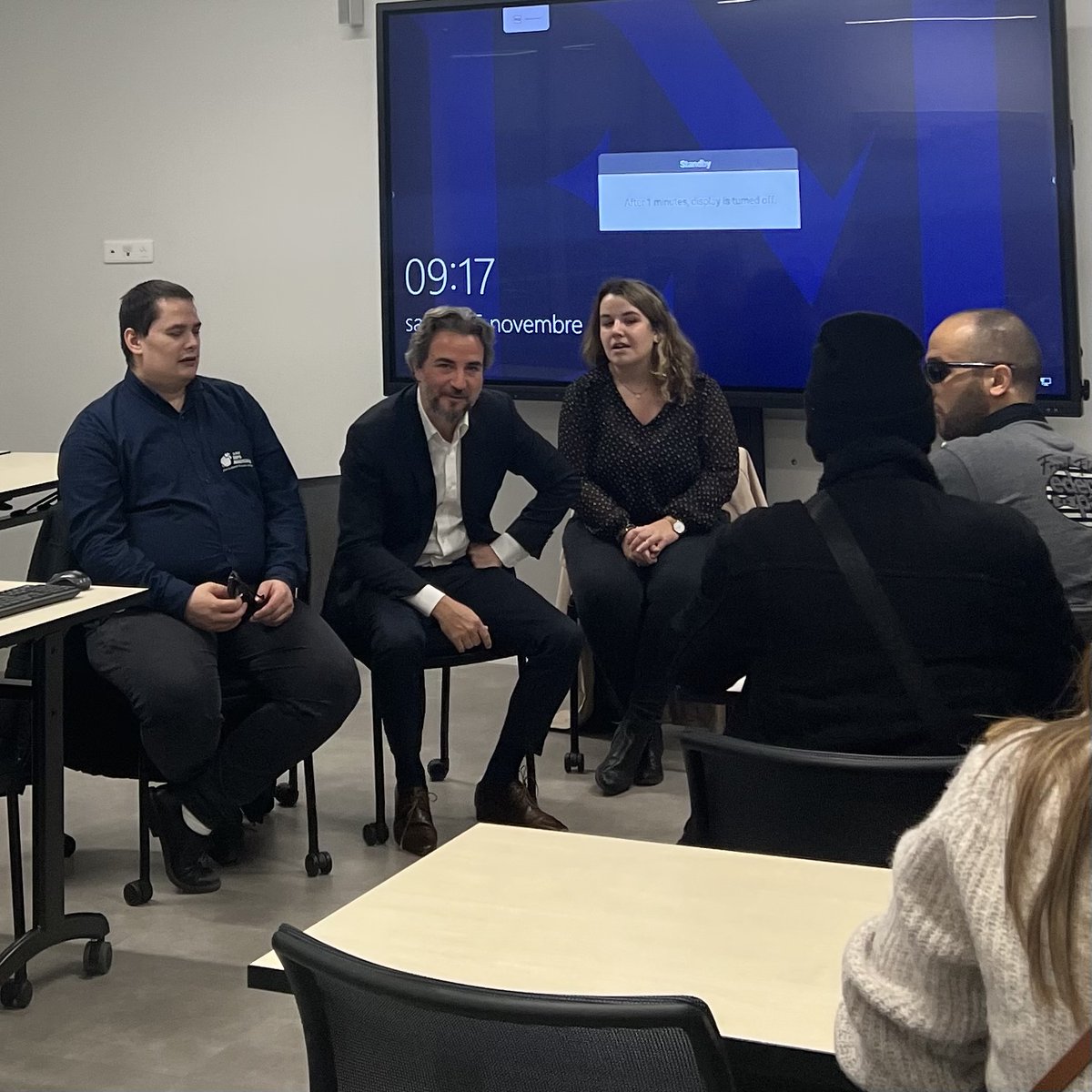 vjule1's tweet photo. S’investir le plus tôt possible dans la vie de la cité est essentiel pour faire progresser la cause du #handicap
Ravi d’avoir coanimé pour @AssoAPHPP la table ronde sur la participation en politique des étudiants
Merci @100Handinamique pour l'organisation de ces riches rencontres https://t.co/k3jCNQm35D