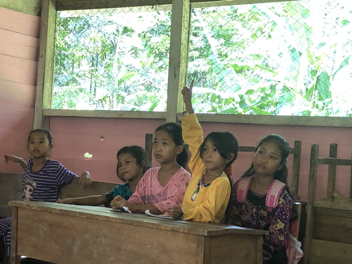 KTuroba's tweet photo. Tapi, mereka tidak menyerah, dari pendidikan tapal batas menuju mimpi tak terbatas. https://t.co/q5njKz400Y