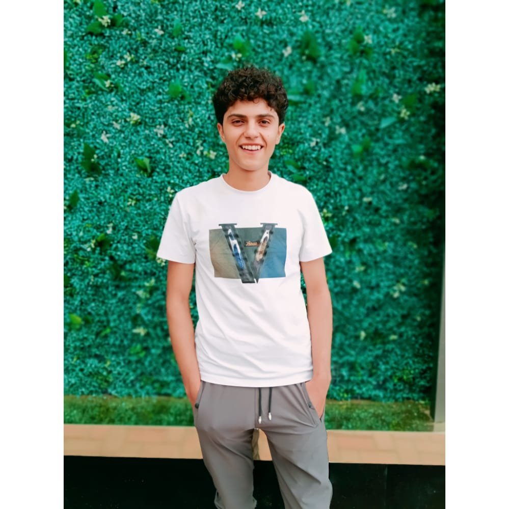 صوره ب ايد Fav person 💛🥰