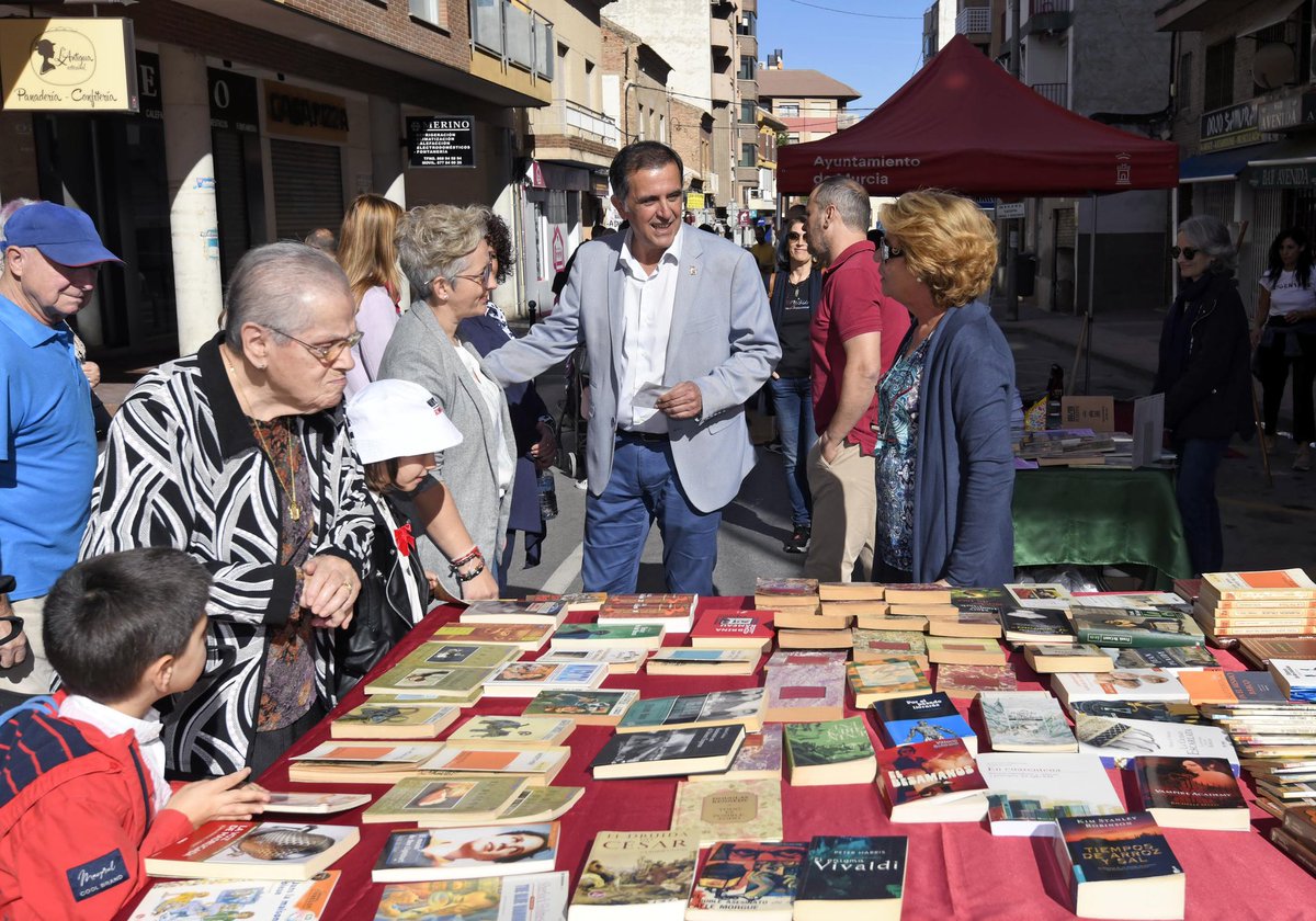 SerranoJAntonio's tweet photo. 👩‍👦Talleres y juegos para los más pequeños, feria solidaria o mercadillo artesanal, han sido algunas de las muchas actividades de las que hoy, los vecinos y vecinas de #ElPalmar han disfrutado gracias al cierre al tráfico de su calle mayor.

#MurciaSostenible #MurciaEnClaveDeOtoño https://t.co/Tomwq0OqNx