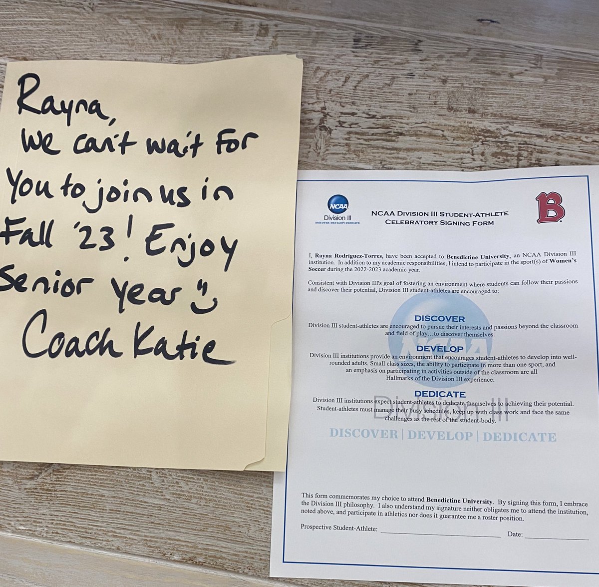 rayna_rt's tweet photo. So excited!! Thank you for this opportunity! I can’t wait for #signingday Go @BenU_WSoccer Eagles! 🅱️ 🦅 ⚽️ https://t.co/zwYS0KRpaE