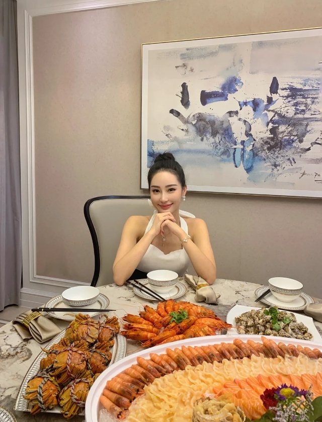 Arriving in Guangzhou, a seafood dinner prepared by my mother😋😋😋