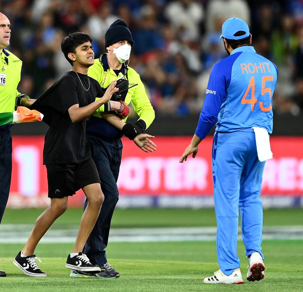 mufaddal_vohra's tweet photo. A fan invaded the field today to meet Rohit Sharma, he was in tears when he came close to Rohit.

The fan has been fined 6.5 Lakhs INR for invading the field. https://t.co/CmiKIocTHf